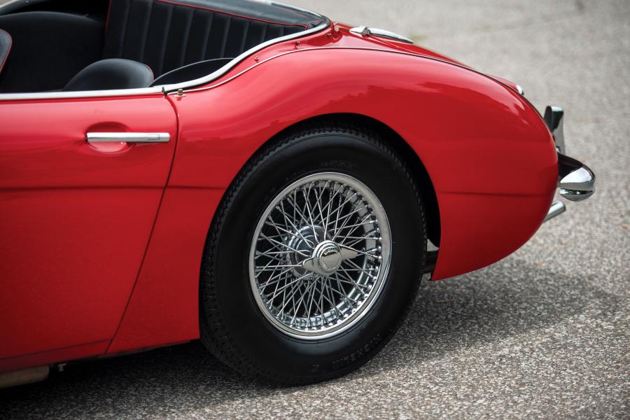 Детали экстерьера Austin-Healey 100-6 (BN4) 1956 года  (фото 17 из 23)